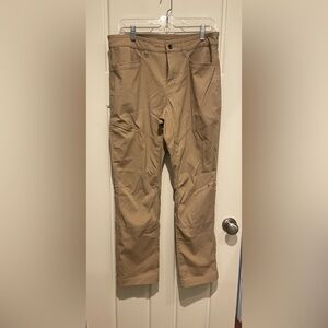 Mountain Hardwear Men's Cargo Pants in Tan